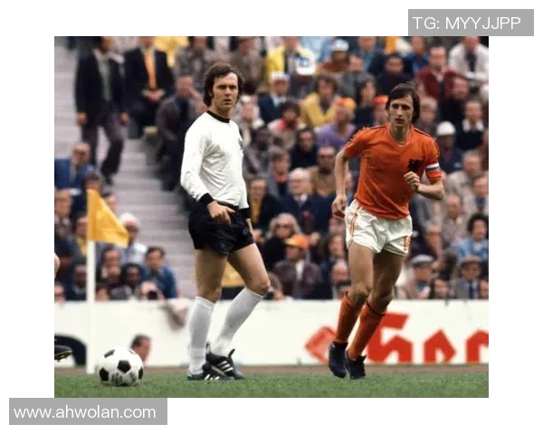 足球传奇落幕：回顾球星退役的辉煌时刻与未来之路