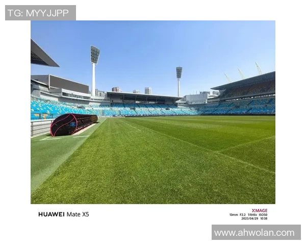 足球巨星同场竞技聊未来发展与球场内外的精彩瞬间