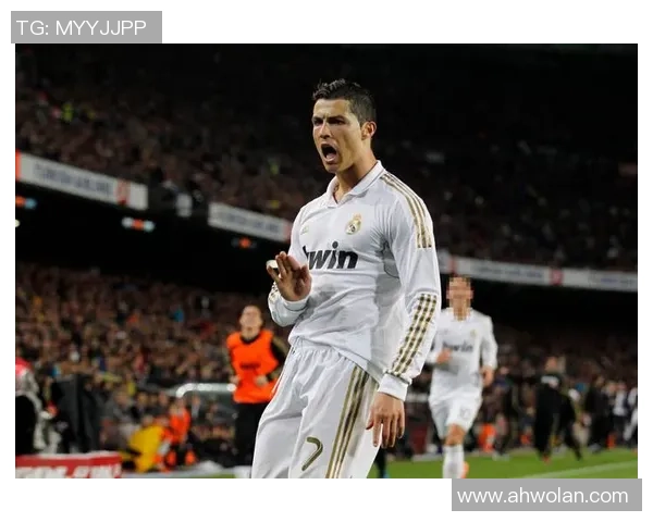 足球球星下跪庆祝动作彰显拼搏精神与胜利喜悦瞬间